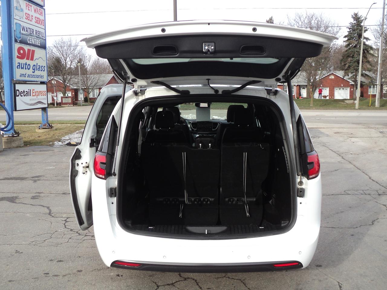 2024 Chrysler Pacifica TOURING-L FWD 3.6L6cyl PanoramicRoof HeatedSeats Photo