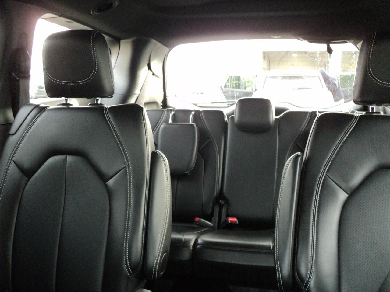 2024 Chrysler Pacifica TOURING-L FWD 3.6L6cyl PanoramicRoof HeatedSeats Photo