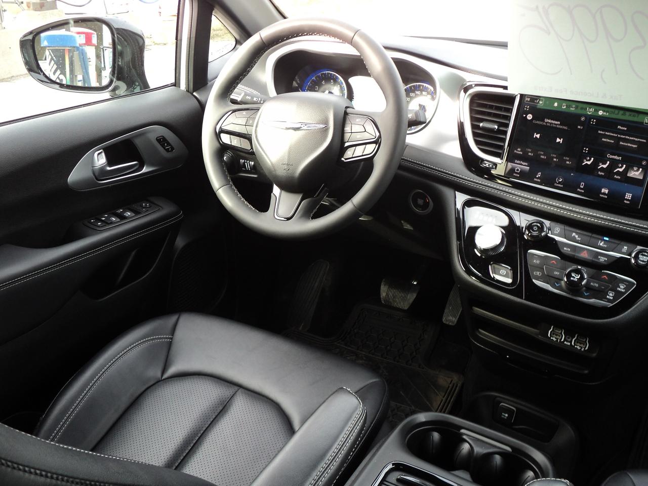 2024 Chrysler Pacifica TOURING-L FWD 3.6L6cyl PanoramicRoof HeatedSeats Photo