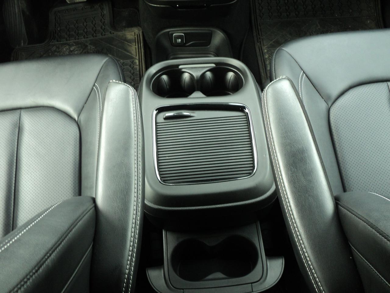 2024 Chrysler Pacifica TOURING-L FWD 3.6L6cyl PanoramicRoof HeatedSeats Photo