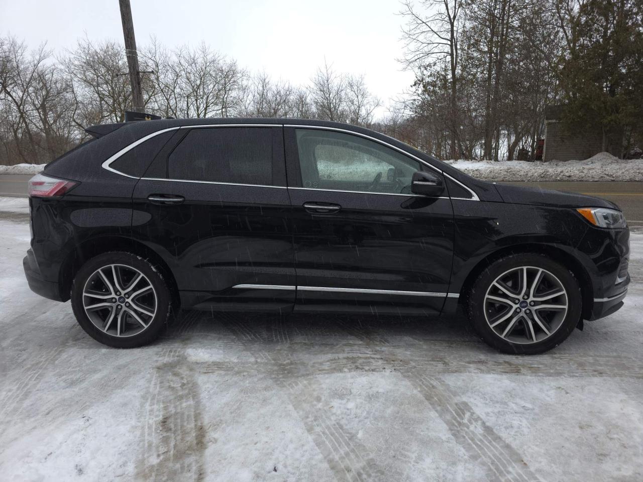 2019 Ford Edge Titanium AWD! LEATHER LOADED! SUNROOF! Photo