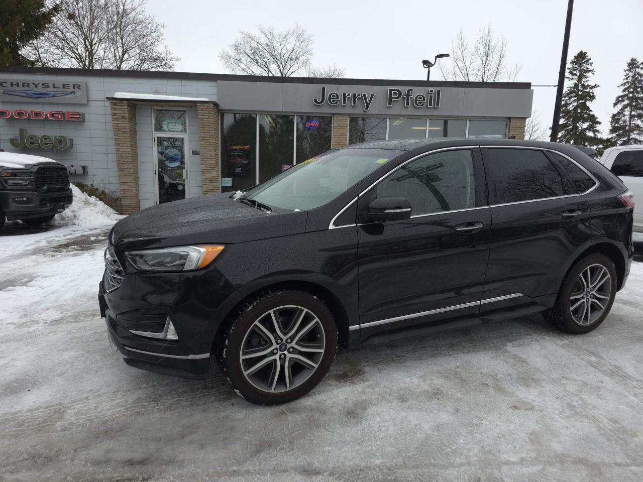2019 Ford Edge Titanium AWD! LEATHER LOADED! SUNROOF! Photo0