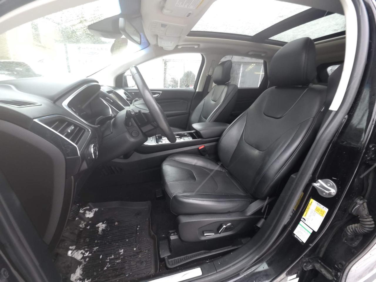 2019 Ford Edge Titanium AWD! LEATHER LOADED! SUNROOF! Photo
