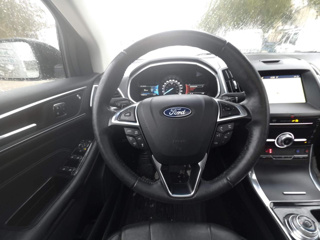 2019 Ford Edge Titanium AWD! LEATHER LOADED! SUNROOF! Photo
