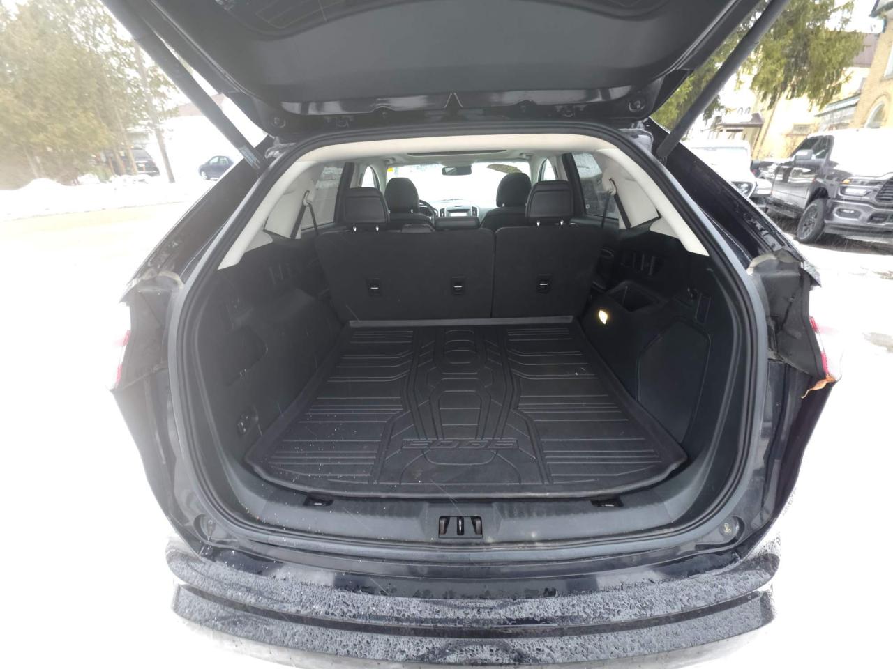2019 Ford Edge Titanium AWD! LEATHER LOADED! SUNROOF! Photo