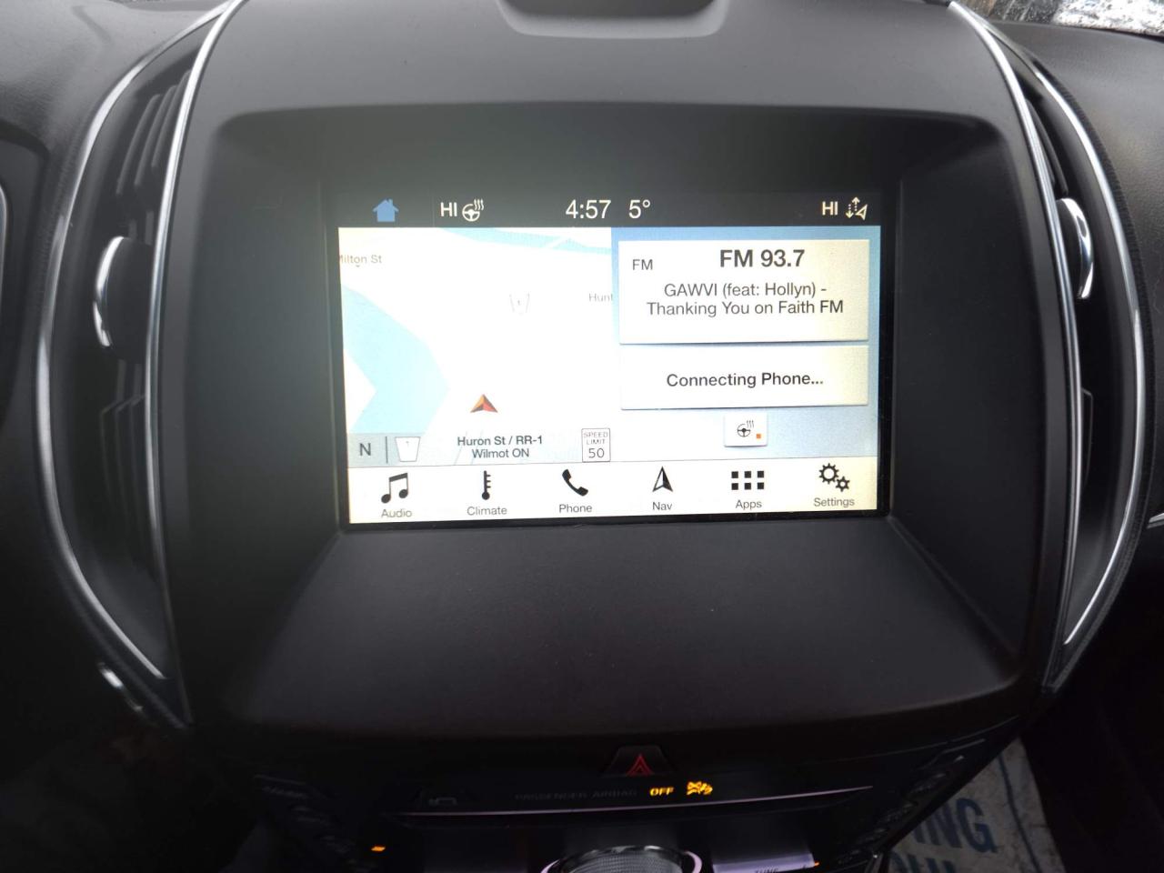 2019 Ford Edge Titanium AWD! LEATHER LOADED! SUNROOF! Photo