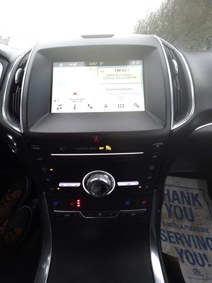 2019 Ford Edge Titanium AWD! LEATHER LOADED! SUNROOF! Photo