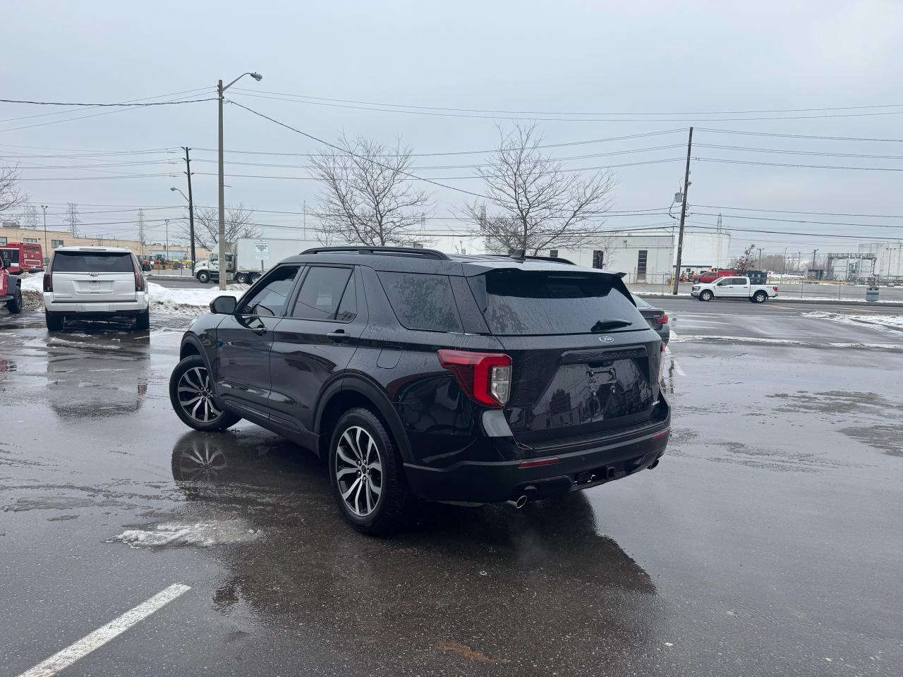 2023 Ford Explorer ST-LINE 4WD 7 PASS LEATHER PAN/ROOF NAV B/SPOT CAM Photo4