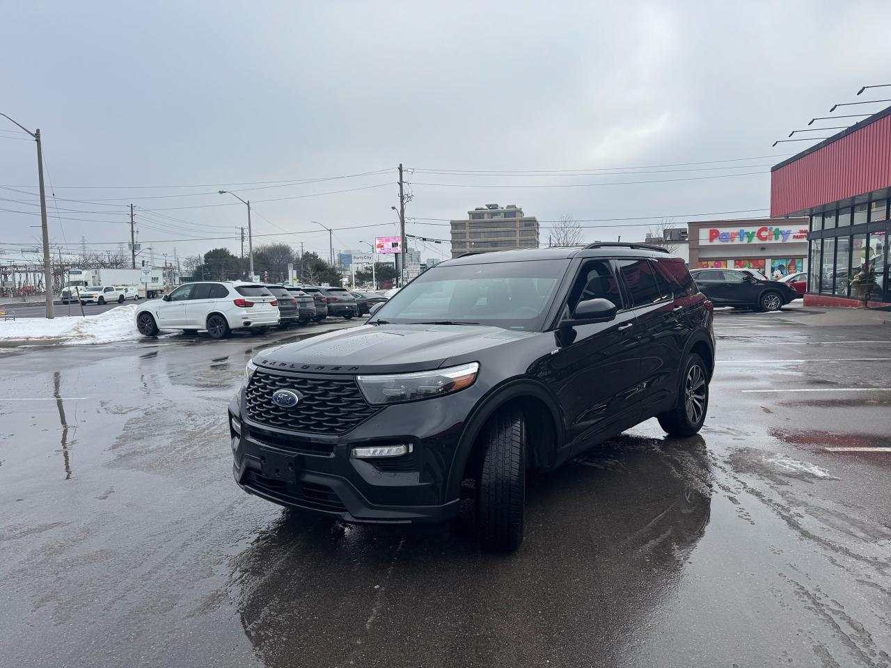 2023 Ford Explorer ST-LINE 4WD 7 PASS LEATHER PAN/ROOF NAV B/SPOT CAM Photo2