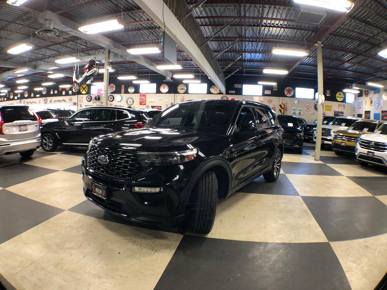 2023 Ford Explorer ST-LINE 4WD 7 PASS LEATHER PAN/ROOF NAV B/SPOT CAM Photo2