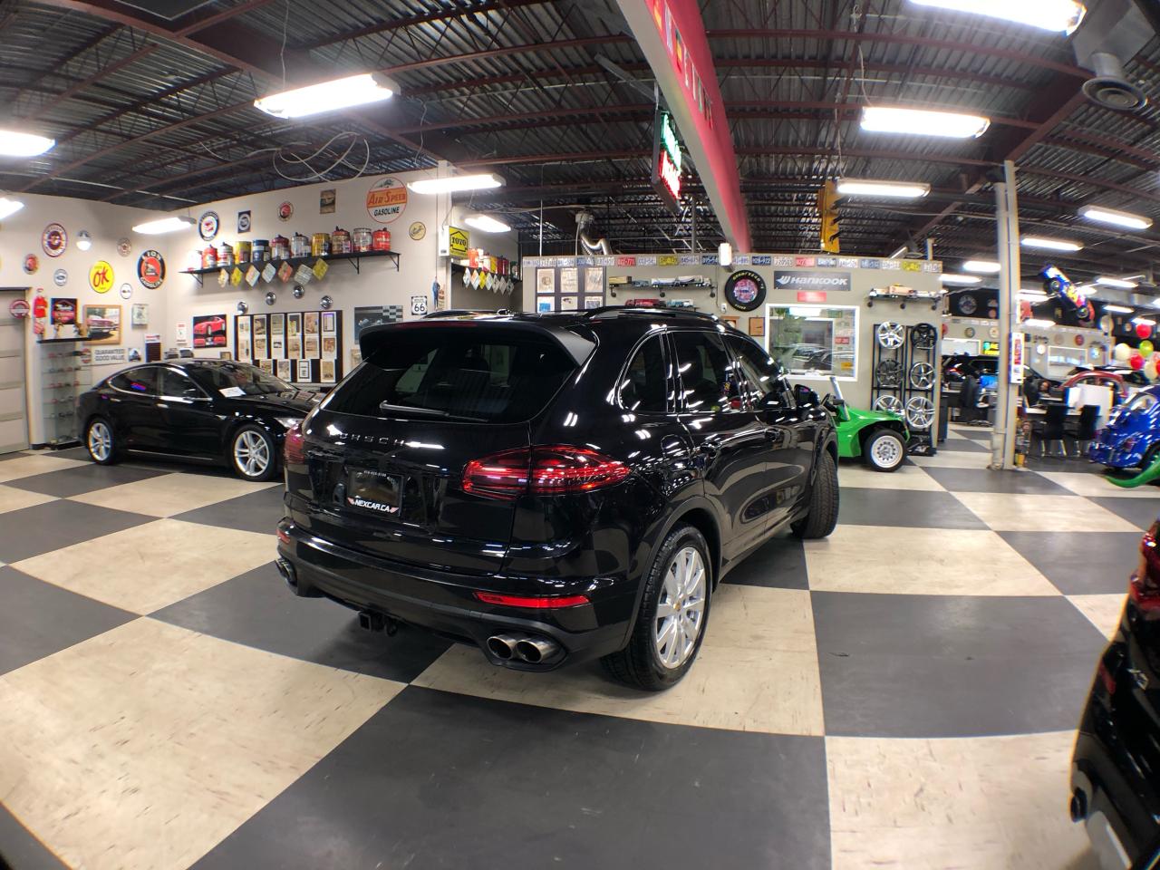 2018 Porsche Cayenne S AWD LEATHER PAN/ROOF NAVI B/SPOT L/ASSIST CAMERA Photo