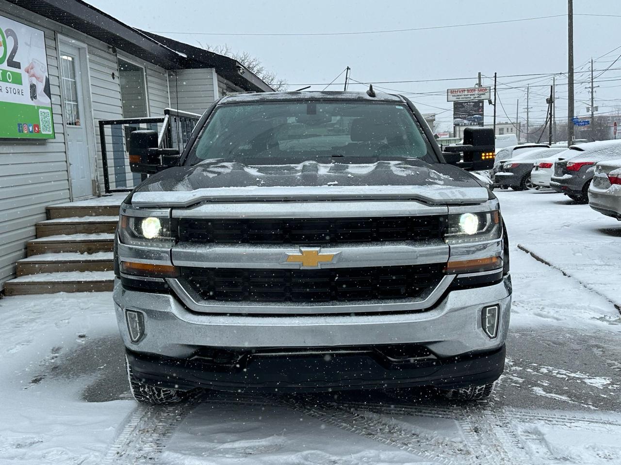 2018 Chevrolet Silverado 1500 LT  CREWCAB W/Nav+Power Seats+Backup cam Photo2