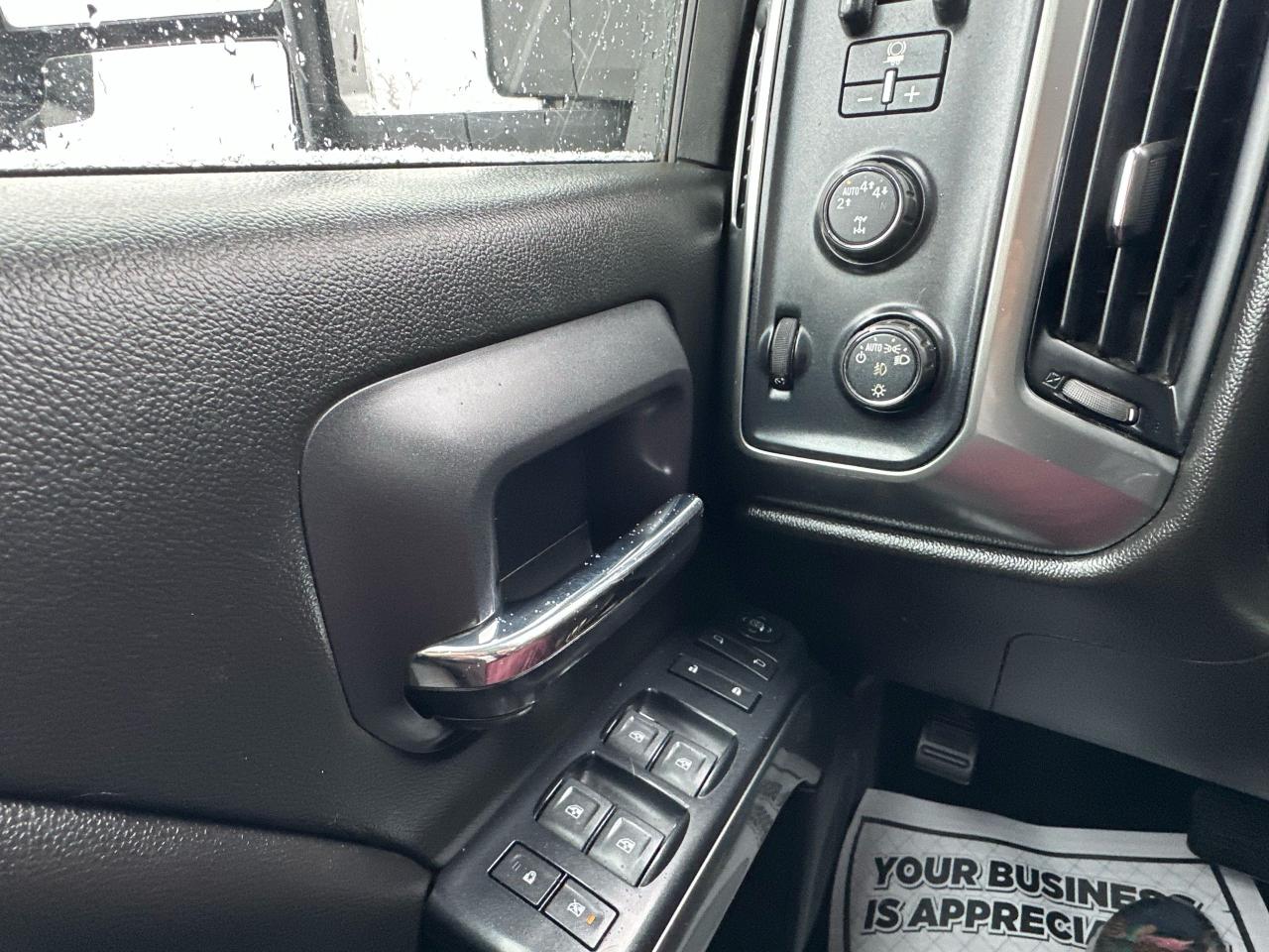 2018 Chevrolet Silverado 1500 LT  CREWCAB W/Nav+Power Seats+Backup cam Photo