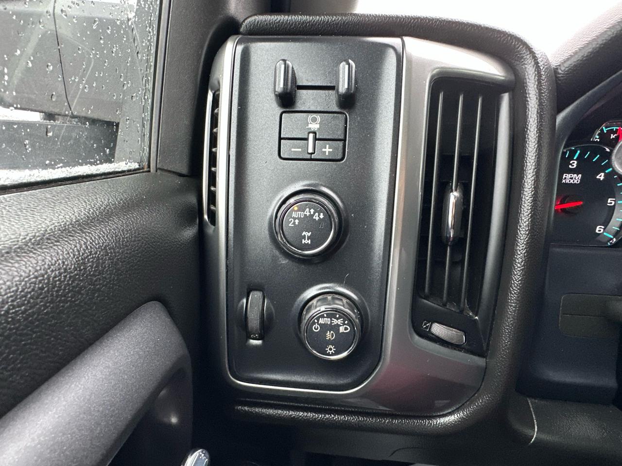 2018 Chevrolet Silverado 1500 LT  CREWCAB W/Nav+Power Seats+Backup cam Photo