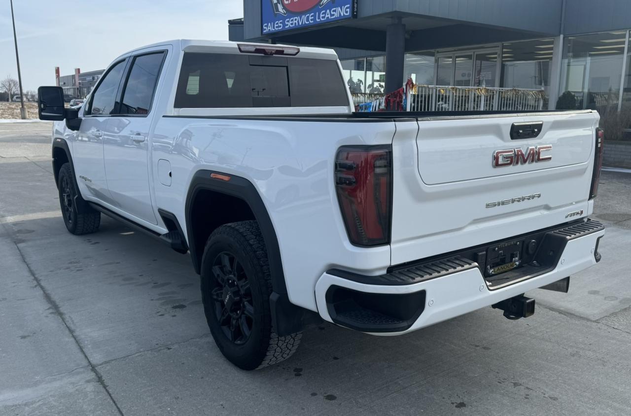 2024 GMC Sierra 2500 4WD Crew Cab 159" AT4 Photo2