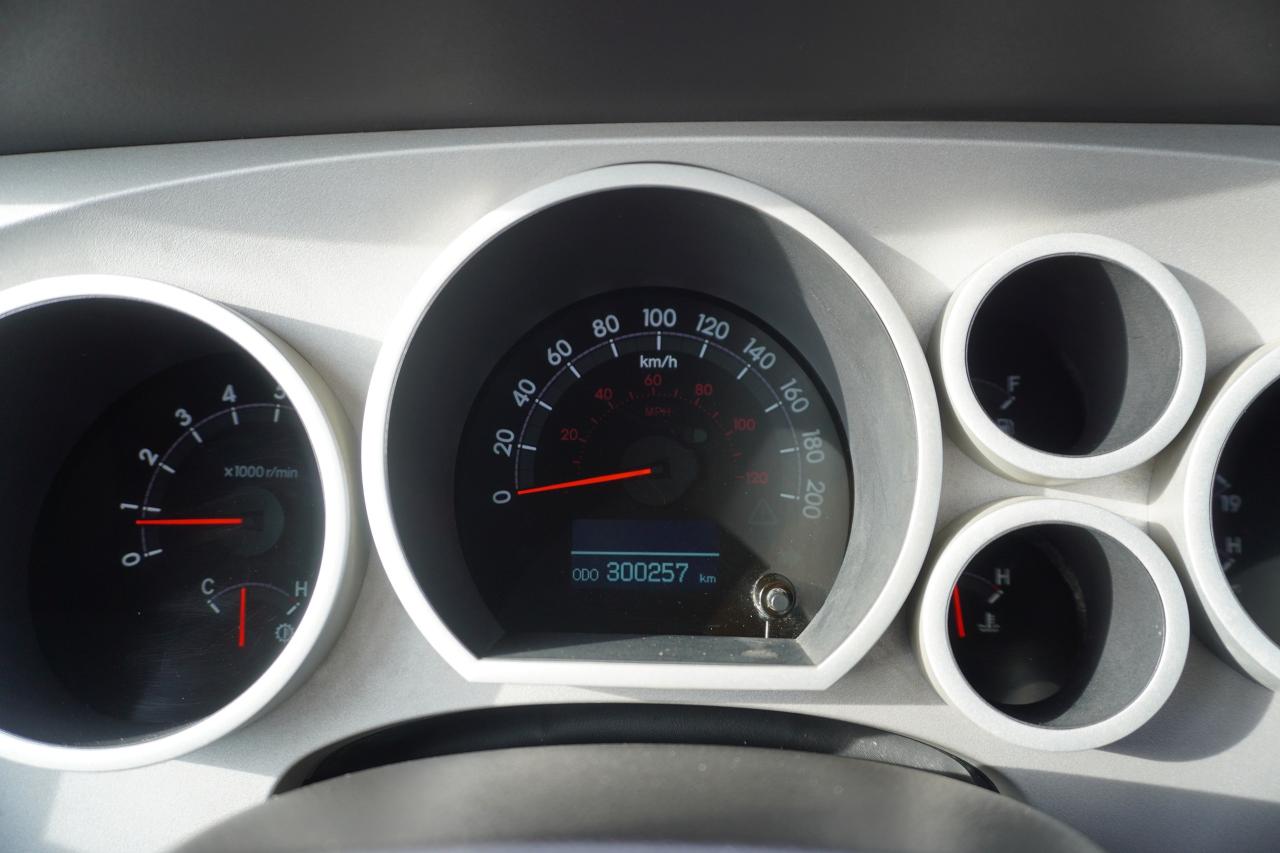 2007 Toyota Tundra LIMITED / CREWMAX / NAVIGATION / GREAT SHAPE /5.7L Photo