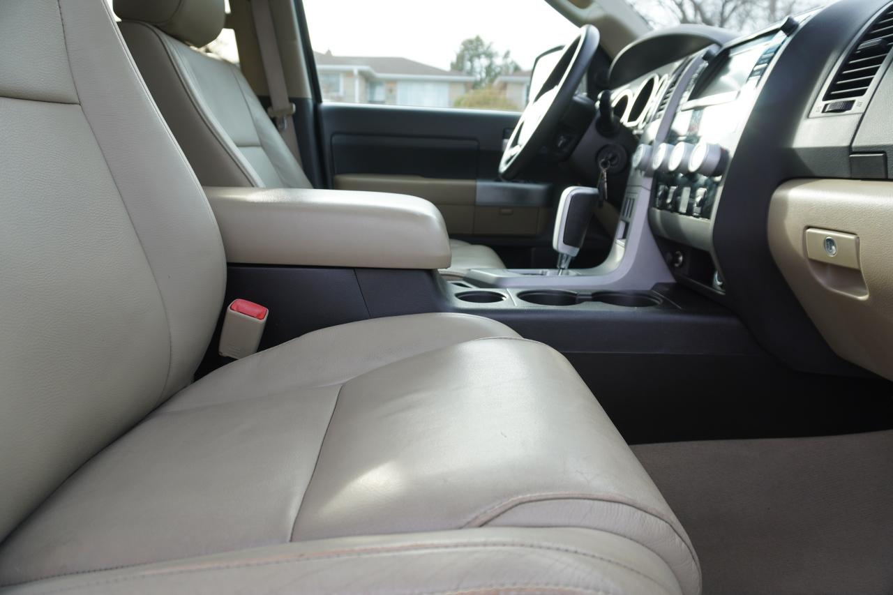 2007 Toyota Tundra LIMITED / CREWMAX / NAVIGATION / GREAT SHAPE /5.7L Photo