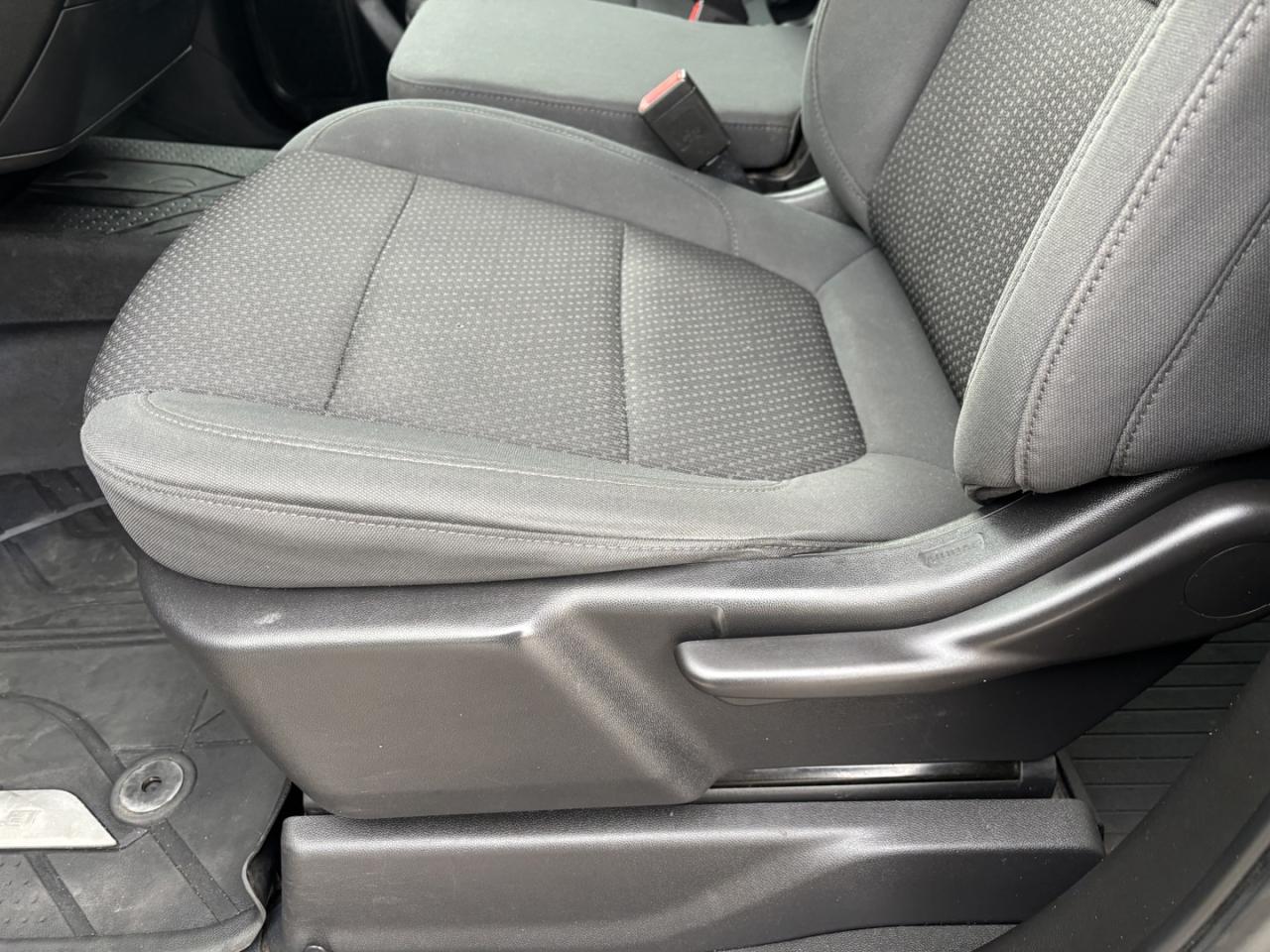 2021 Chevrolet Silverado 1500 Custom Crew Cab Short Box 4WD Photo