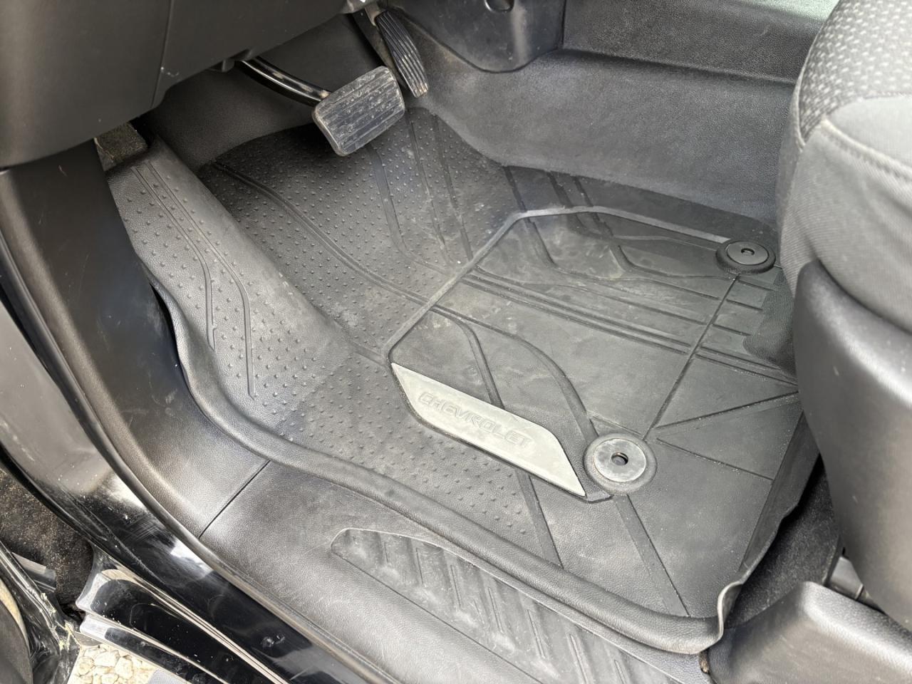 2021 Chevrolet Silverado 1500 Custom Crew Cab Short Box 4WD Photo