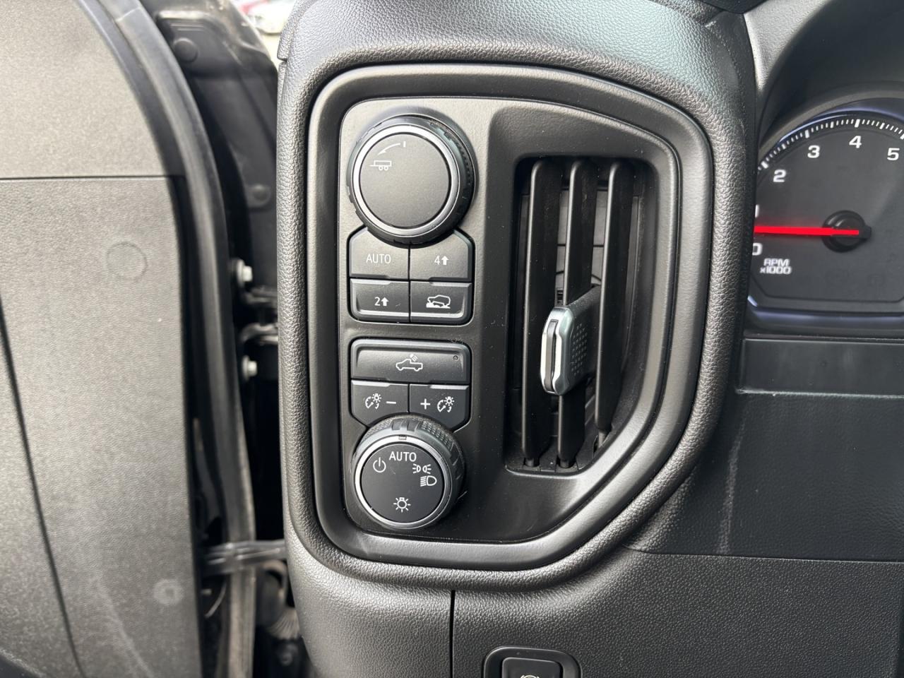 2021 Chevrolet Silverado 1500 Custom Crew Cab Short Box 4WD Photo