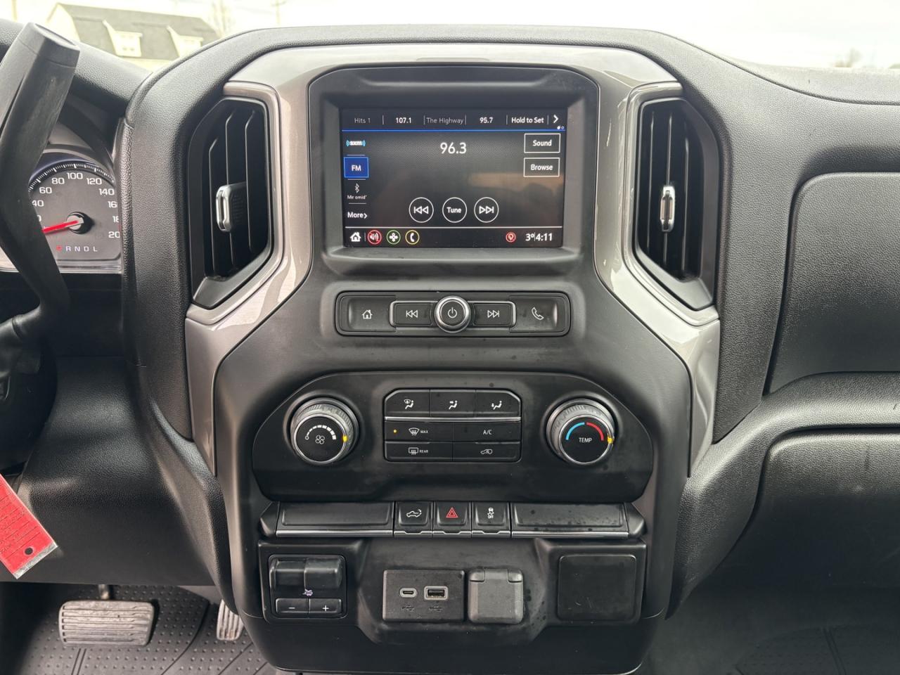 2021 Chevrolet Silverado 1500 Custom Crew Cab Short Box 4WD Photo