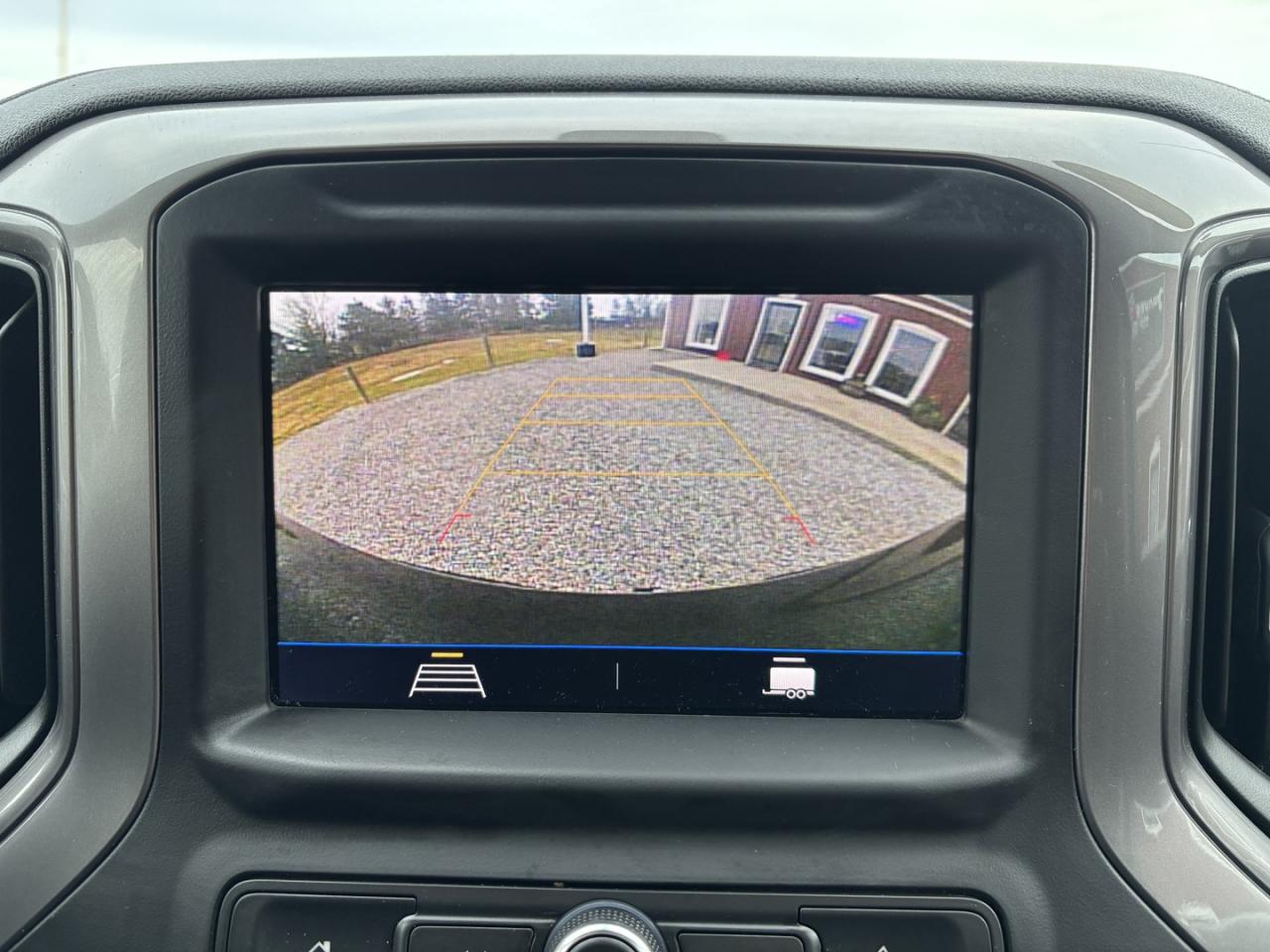 2021 Chevrolet Silverado 1500 Custom Crew Cab Short Box 4WD Photo