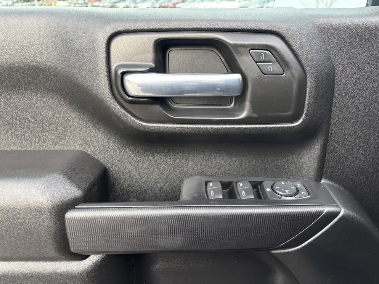 2021 Chevrolet Silverado 1500 Custom Crew Cab Short Box 4WD Photo