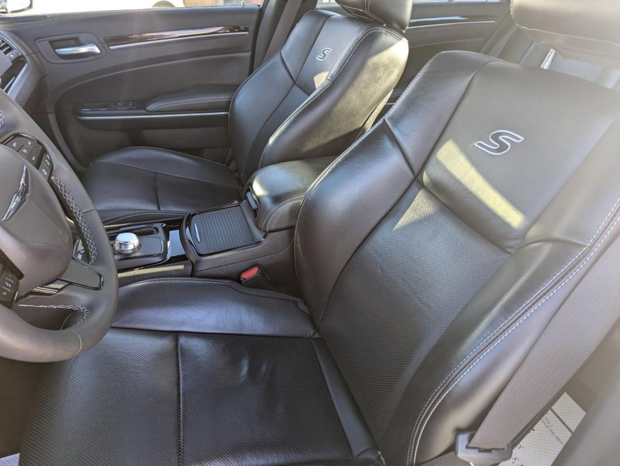 2023 Chrysler 300 300S AWD  NAVIGATION/PANARAMIC SUNROOF!! Photo