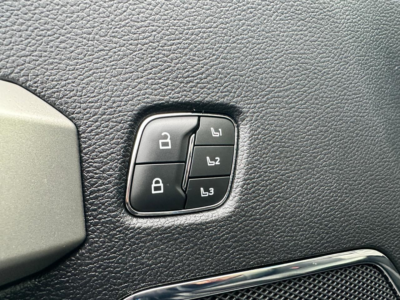 2020 Ford SUPER DUTY F-250 SRW LARIAT4x4Crew 6.7 Diesel Htd/Cool-Lthr Pano NAV XM Photo