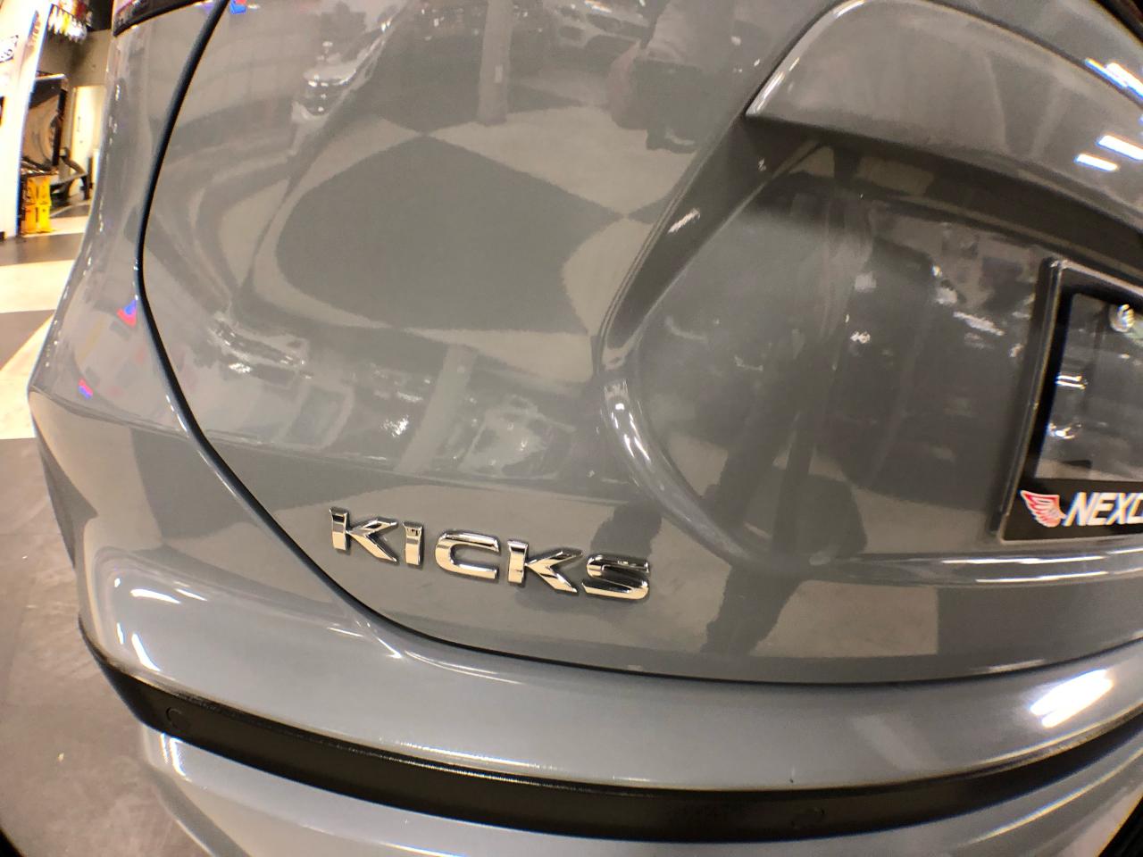 2021 Nissan Kicks SR LEATHER A/C A/CARPLAY L/ASSIST B/SPOT CAMERA Photo