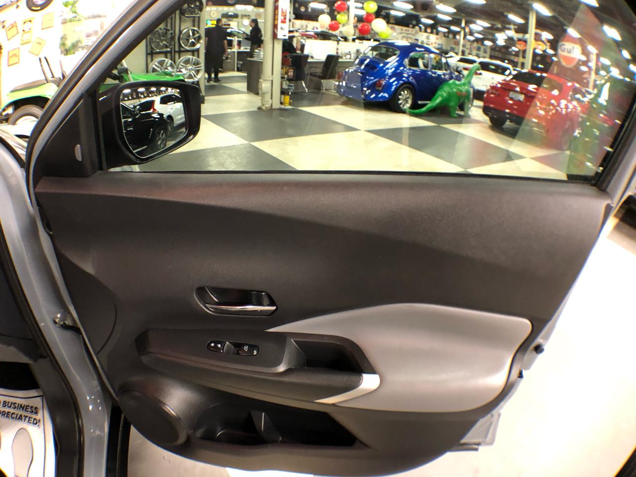 2021 Nissan Kicks SR LEATHER A/C A/CARPLAY L/ASSIST B/SPOT CAMERA Photo