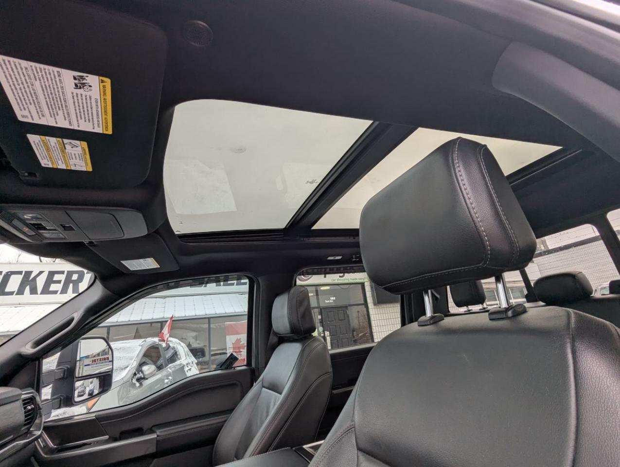 2022 Ford F-150 XLT WITH PANARAMIC SUNROOF!! Photo