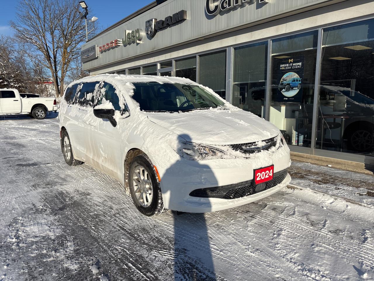 2024 Chrysler Grand Caravan SXT Photo2