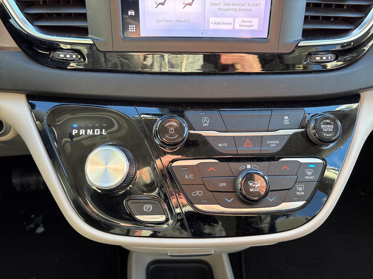 2024 Chrysler Grand Caravan SXT Photo