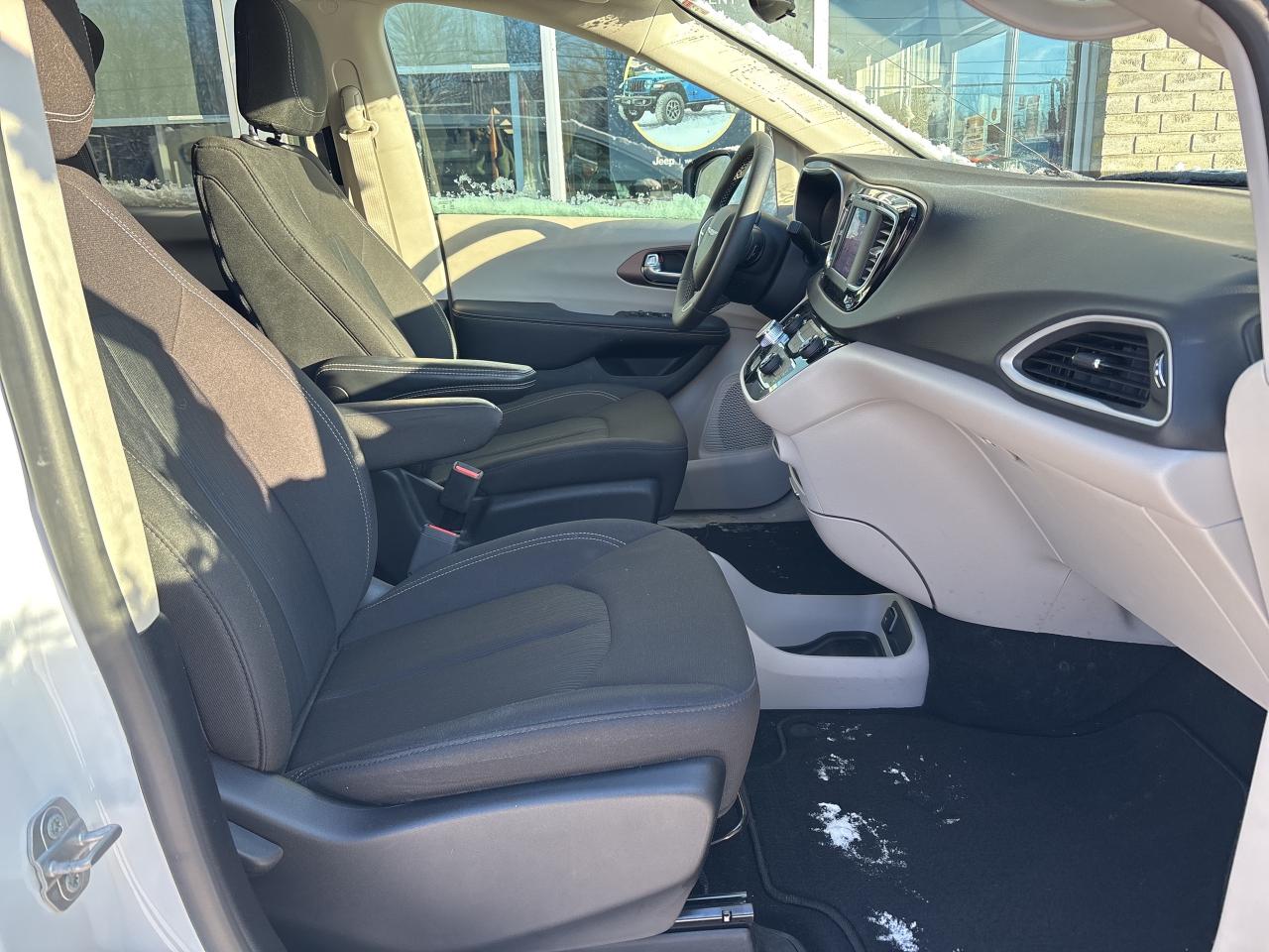 2024 Chrysler Grand Caravan SXT Photo