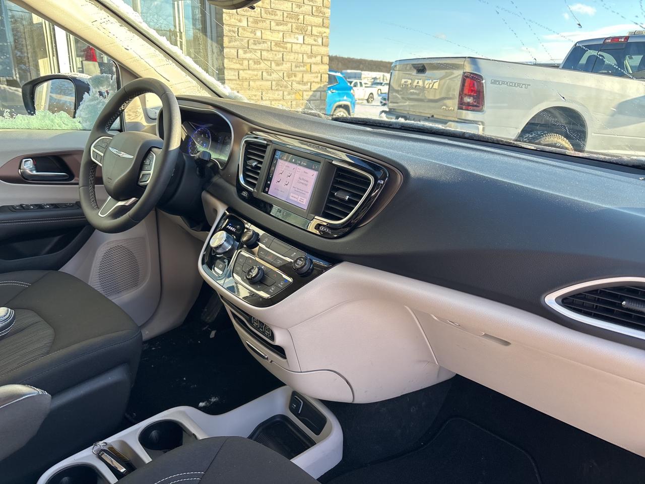 2024 Chrysler Grand Caravan SXT Photo