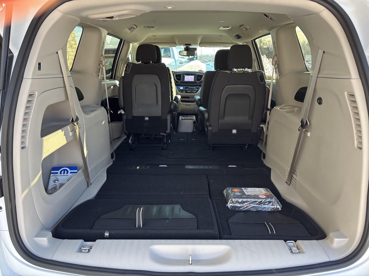 2024 Chrysler Grand Caravan SXT Photo