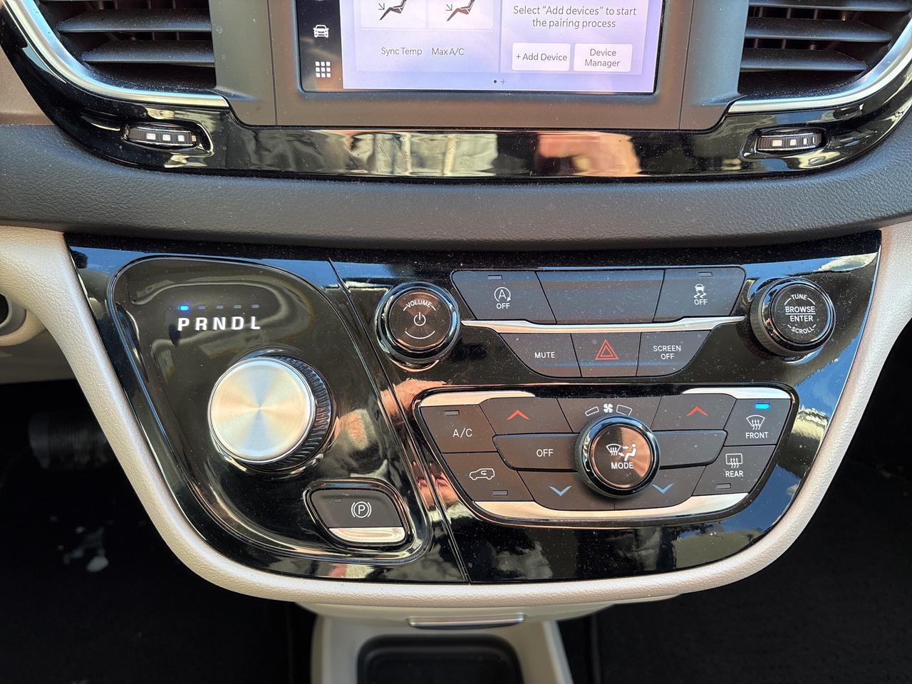2024 Chrysler Grand Caravan SXT Photo