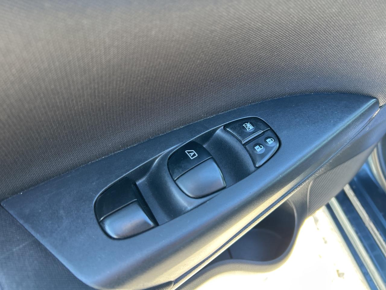 2014 Nissan Sentra S Photo