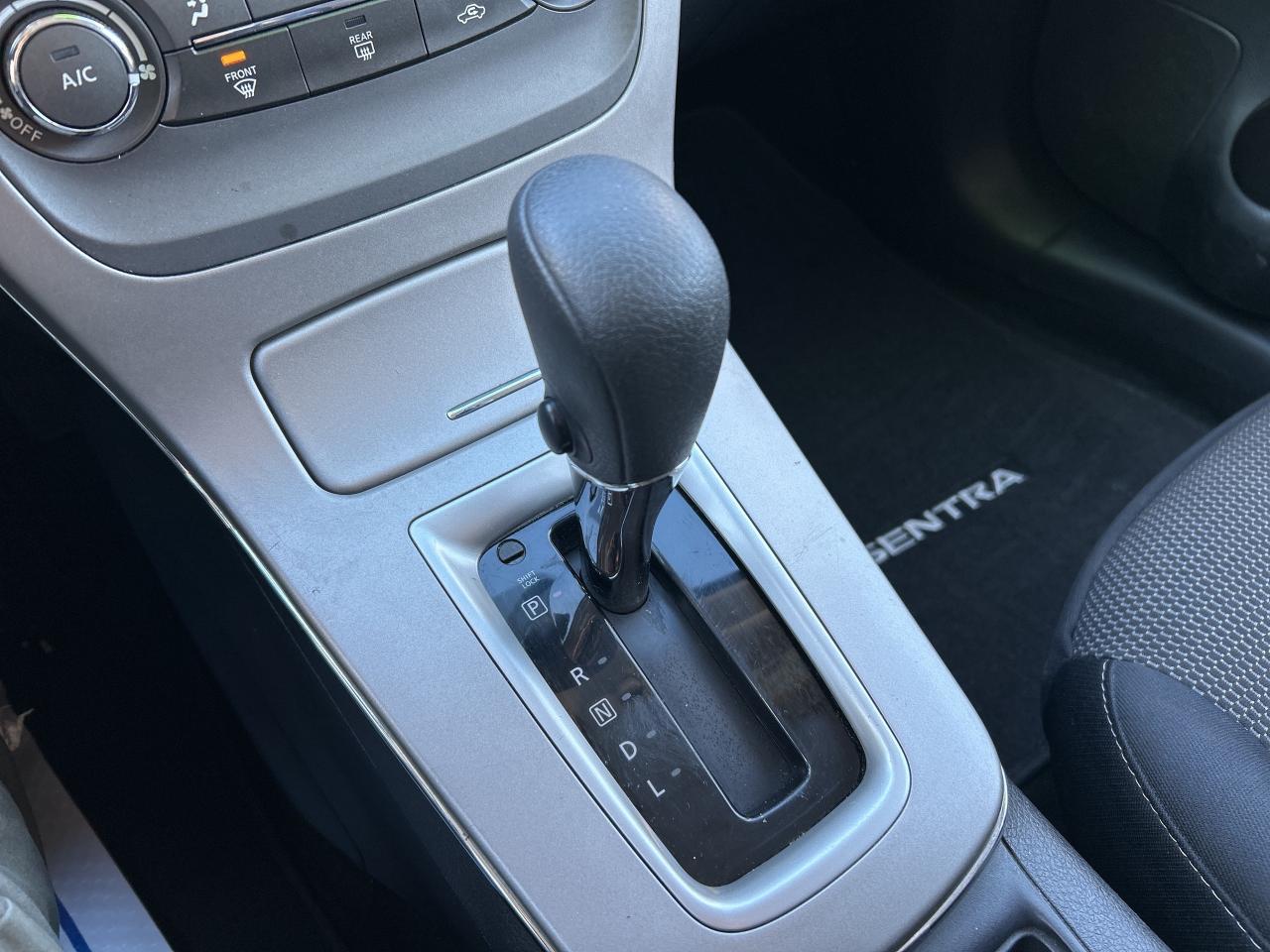 2014 Nissan Sentra S Photo