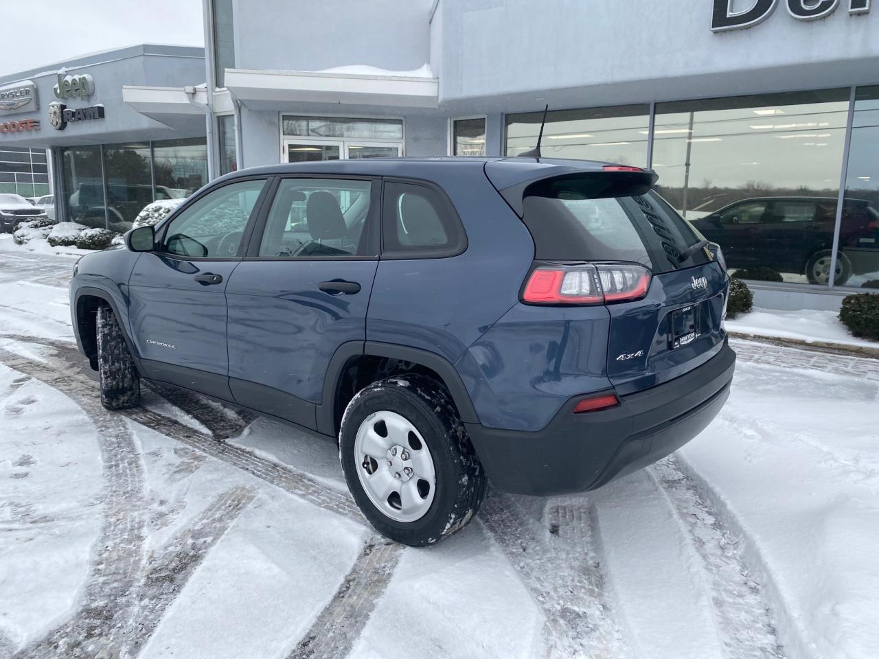 2020 Jeep Cherokee Sport Photo