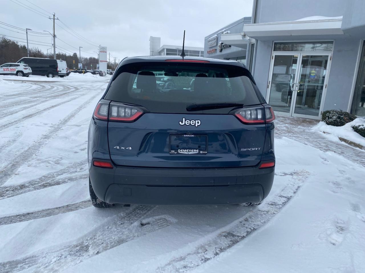 2020 Jeep Cherokee Sport Photo3