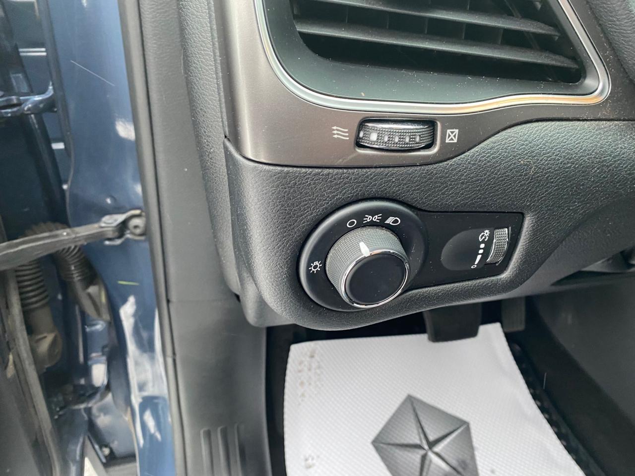 2020 Jeep Cherokee Sport Photo