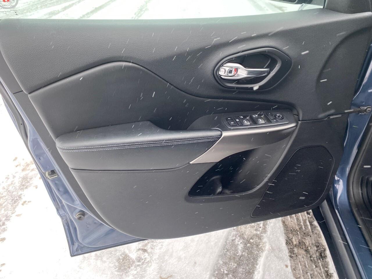 2020 Jeep Cherokee SPORT 4X4 Photo