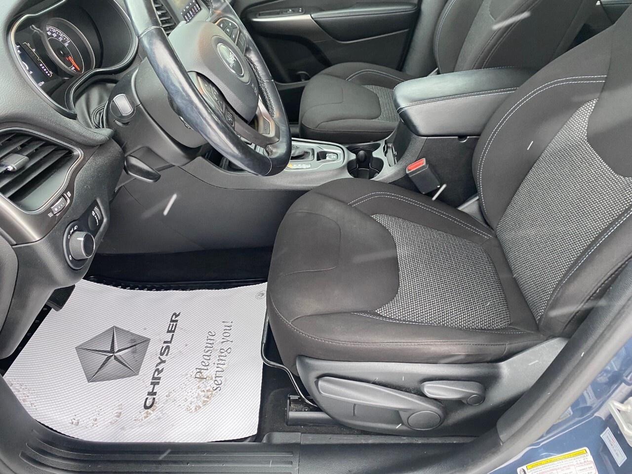 2020 Jeep Cherokee SPORT 4X4 Photo