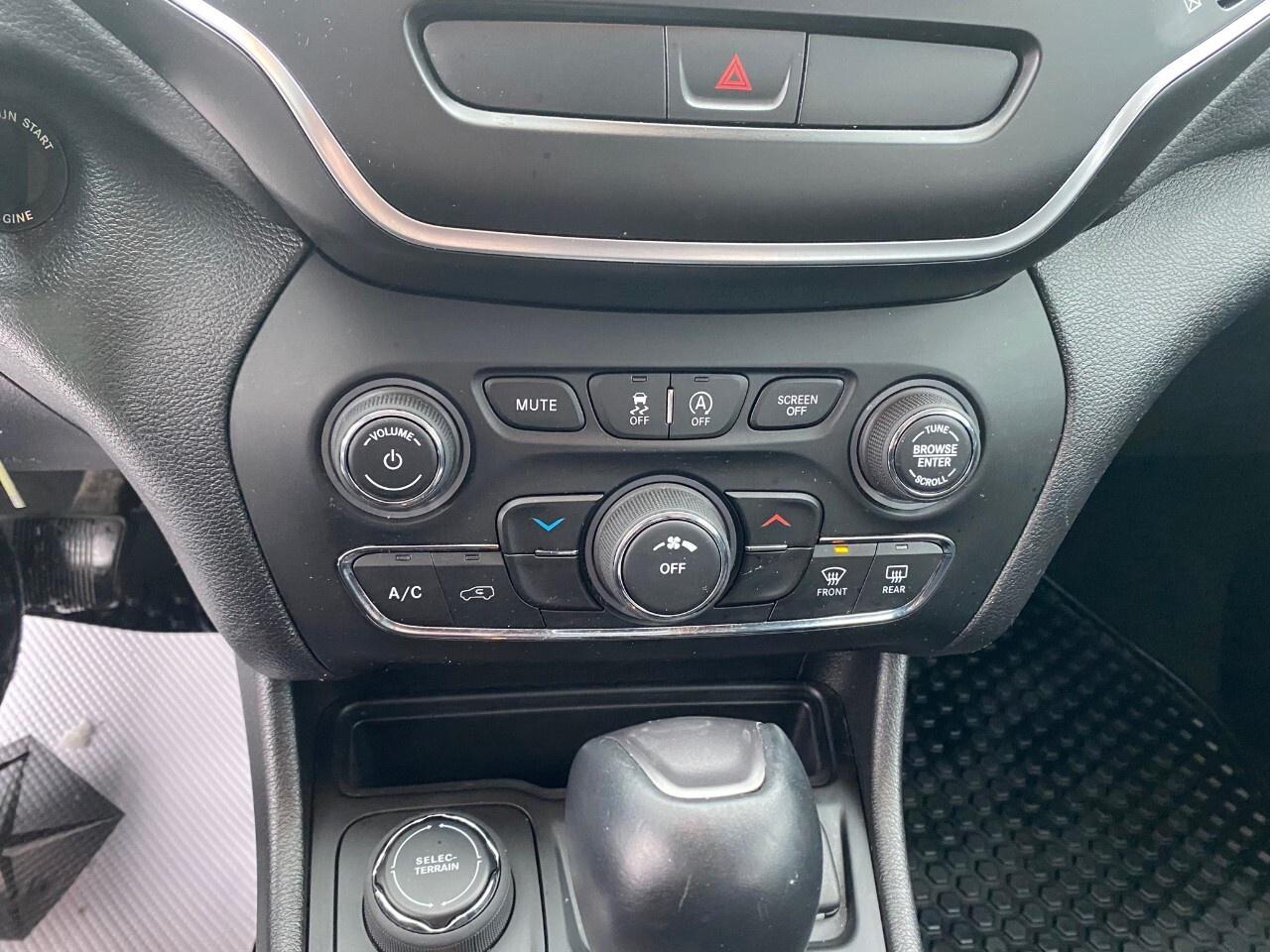 2020 Jeep Cherokee SPORT 4X4 Photo