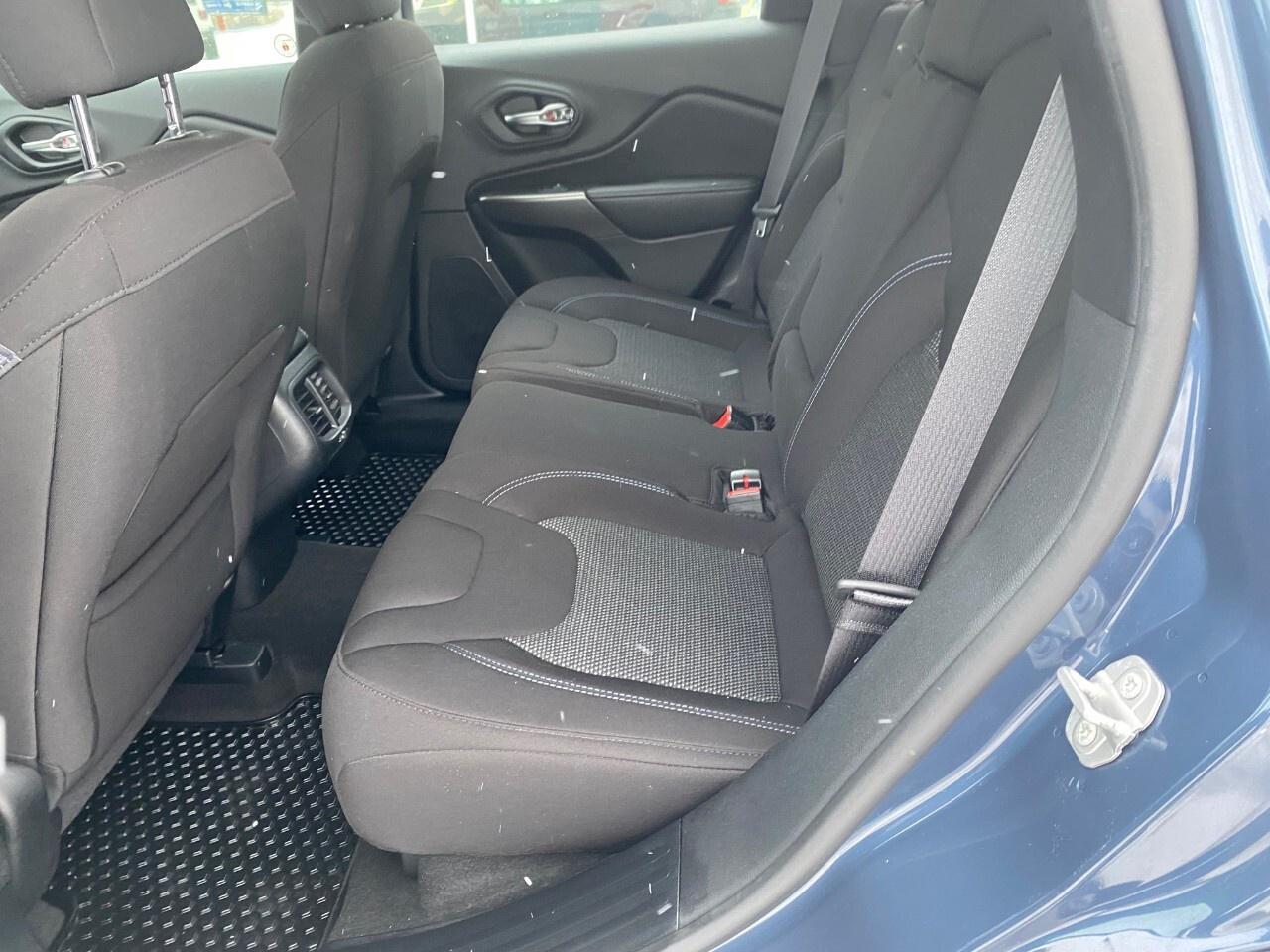 2020 Jeep Cherokee SPORT 4X4 Photo