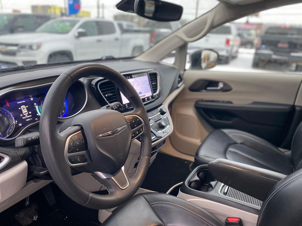 2023 Chrysler Pacifica Touring L ~Heated Leather ~Bluetooth ~Camera Photo