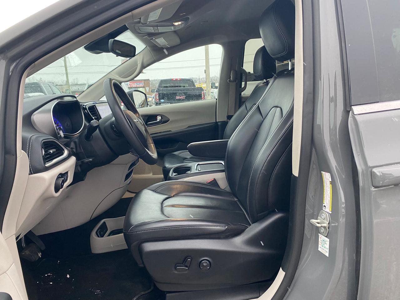 2023 Chrysler Pacifica Touring L ~Heated Leather ~Bluetooth ~Camera Photo