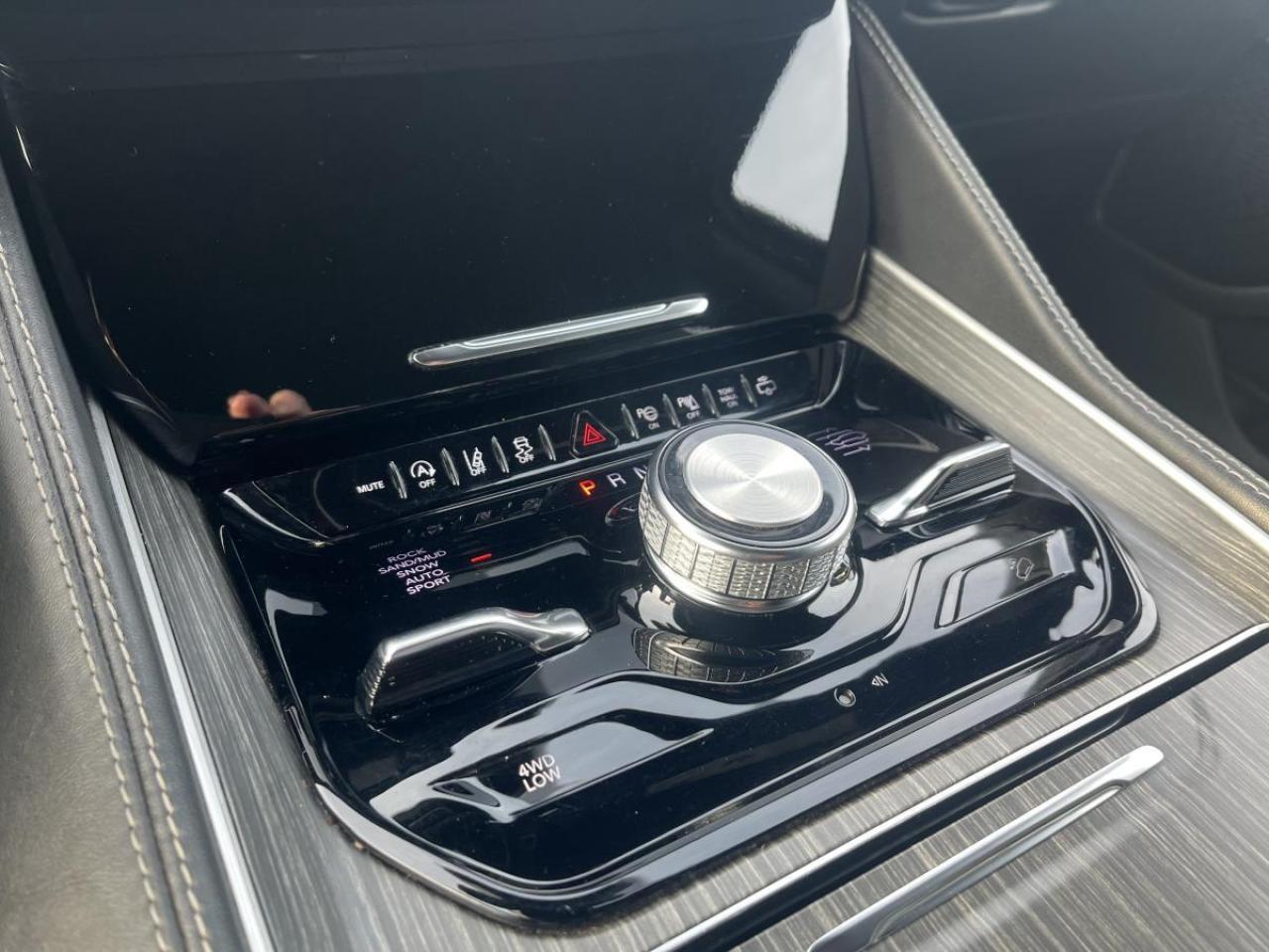 2023 Jeep Wagoneer Series III 4x4 Photo